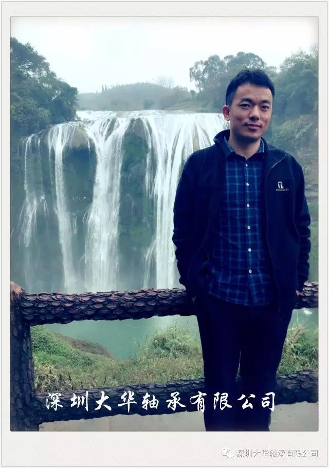 來一張浦經(jīng)理的特寫，有沒有長得很像李彥宏？